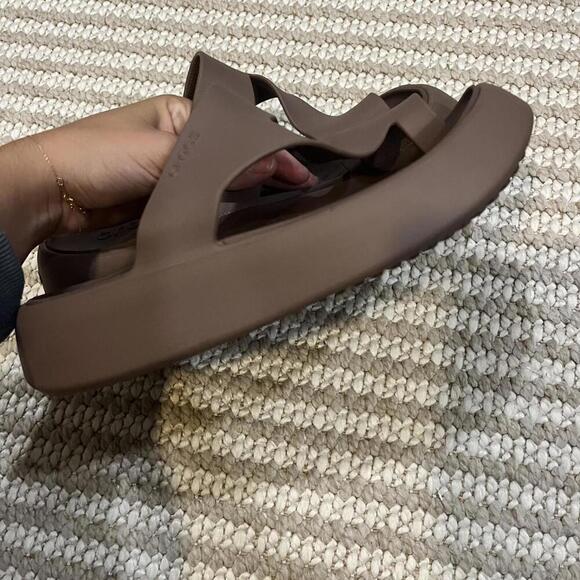 CROCS Getaway Platform Toe Loop - Picture 3 of 4